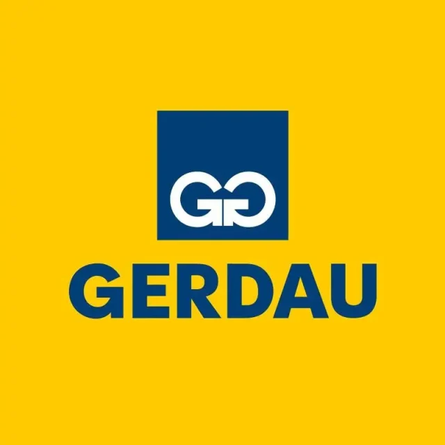 Logo da Gerdau, empresa brasileira produtora de aço, com símbolo Gerdau sobre fundo amarelo.