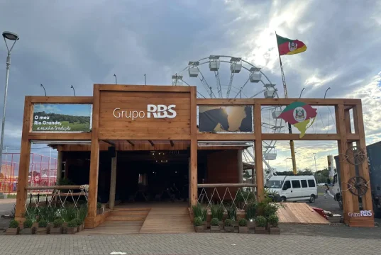 Grupo RBS participa do Acampamento Farroupilhas 2026 com transmissões, conteúdos especiais e programação no Galpão RBS, em Porto Alegre.