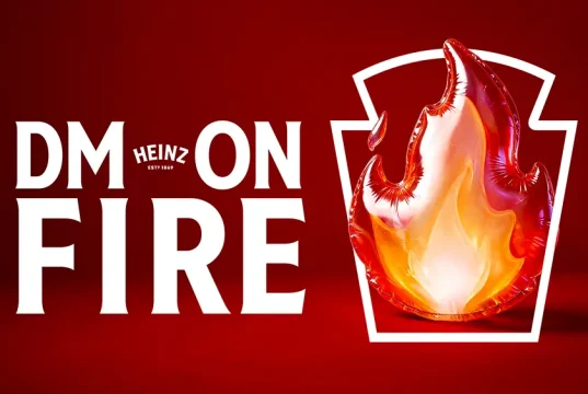 Ação criada pela Africa Creative transformou prints de conversas com o emoji de fogo em cupons de desconto no Heinz Ketchup Picante.