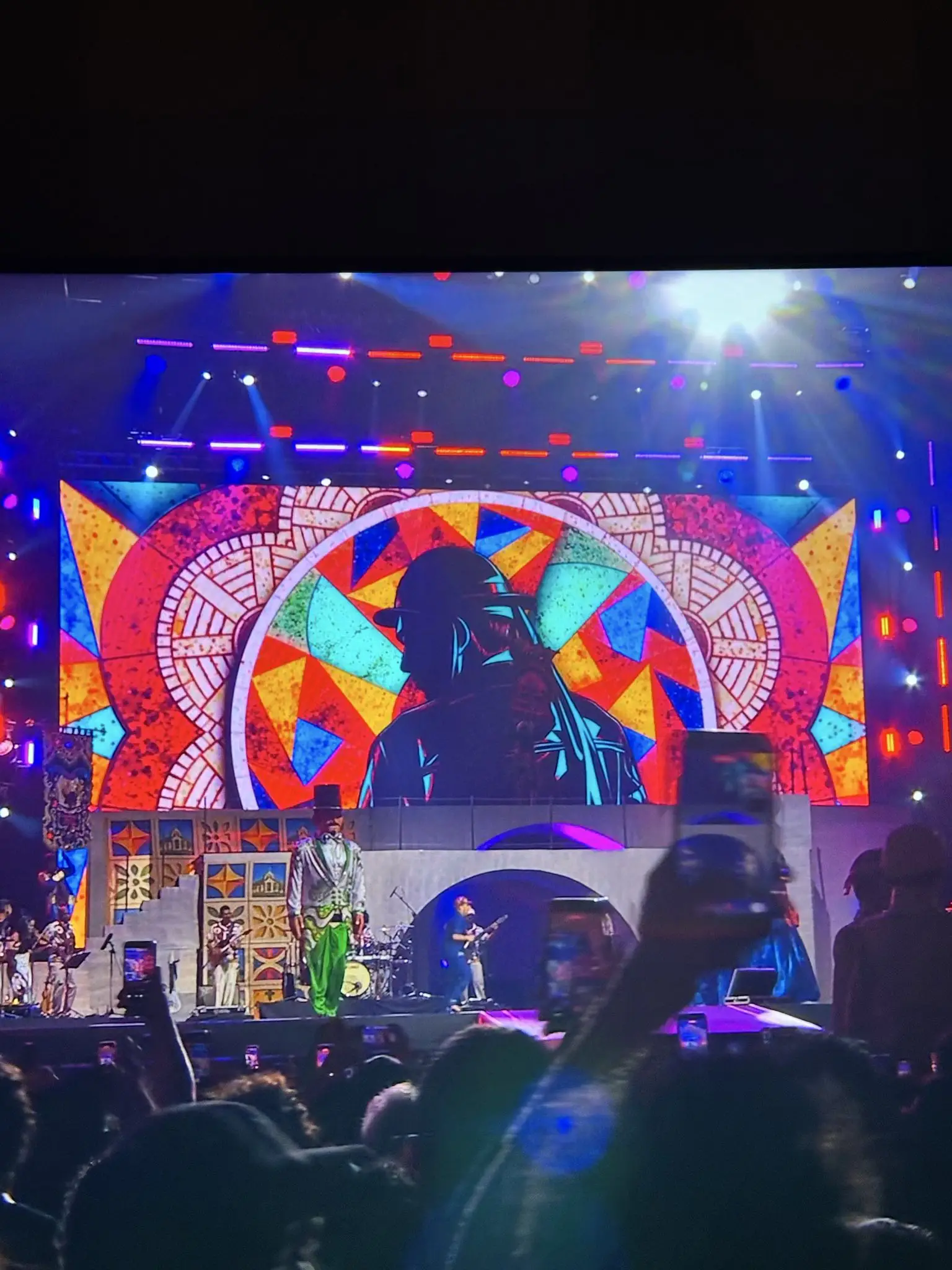 João Gomes encantou o Rock in Rio 2026 com forró, piseiro e cultura nordestina, além de cortejo, bonecos de Olinda e participação de Mestrinho.