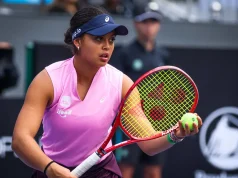 Naná Silva disputa partida de tênis no SP Open 2026 com raquete em mãos na Quadra Central.