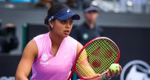 Naná Silva disputa partida de tênis no SP Open 2026 com raquete em mãos na Quadra Central.