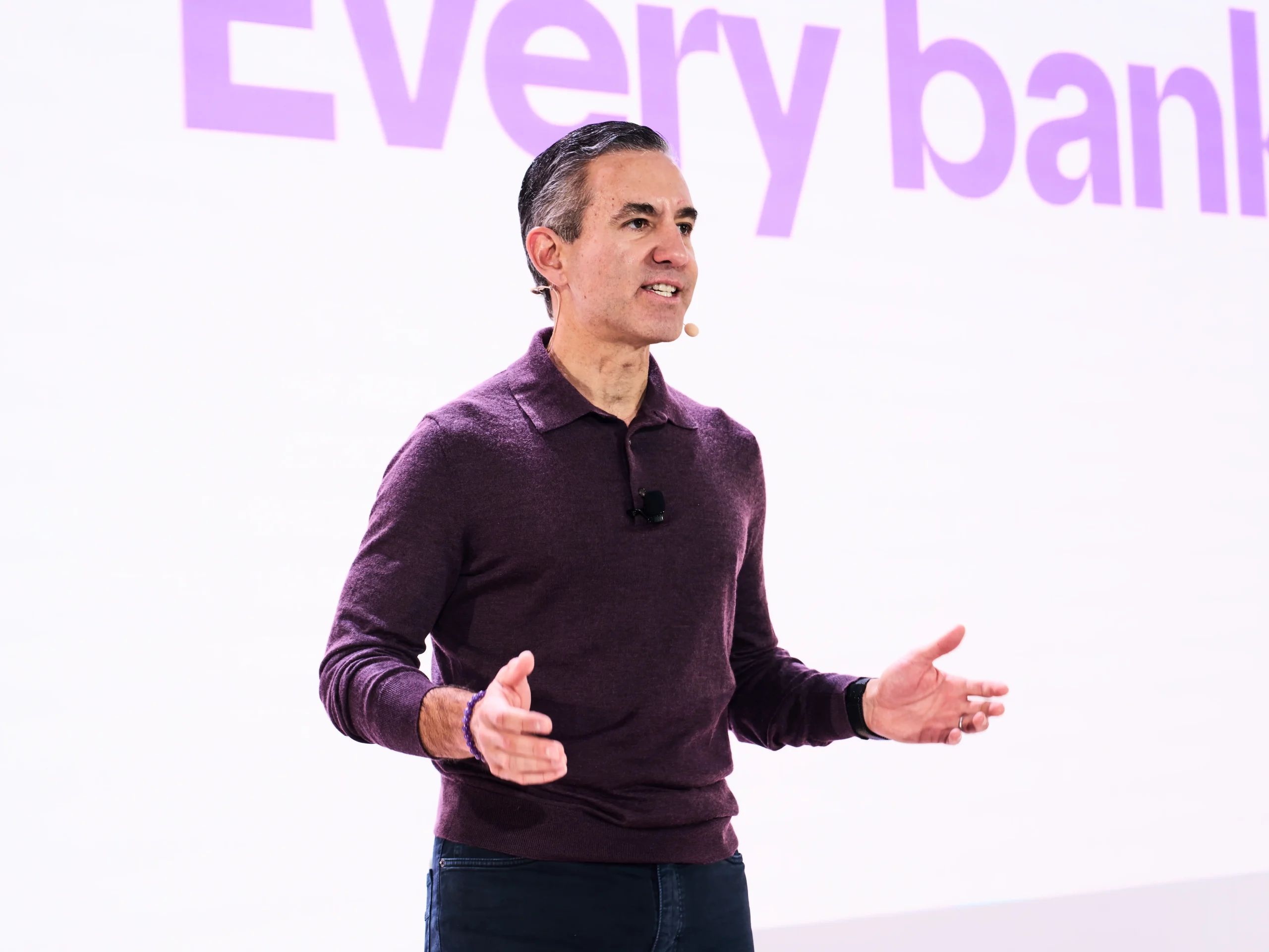 Nubank chega aos Estados Unidos com conta digital, cartão e Nu Global
