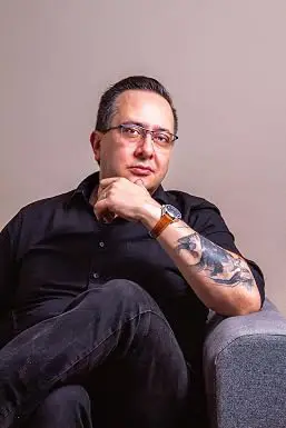 GEO: Decisões influenciadas pela IA, de Rafael Rez, mostra como a inteligência artificial transforma buscas, conteúdo, marcas e decisões de compra.