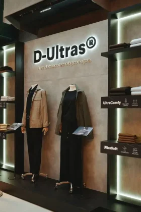 Espa&ccedil;o da D-Ultras dentro da flagship da Riachuelo na Oscar Freire apresenta roupas com tecnologia aplicada aos tecidos.