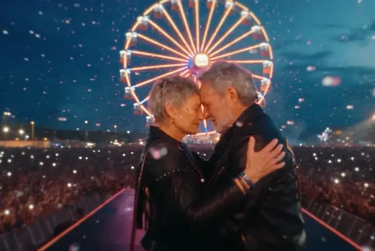 Itaú Unibanco celebra 25 anos de parceria com o Rock in Rio com campanha da GALERIA que homenageia histórias e fãs do festival.