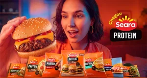Linha Seara Protein com hambúrguer, almôndega, pizza, filé de frango e Levíssimo em campanha de lançamento de novos produtos.
