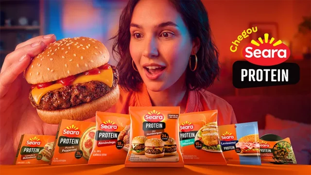 Linha Seara Protein com hambúrguer, almôndega, pizza, filé de frango e Levíssimo em campanha de lançamento de novos produtos.