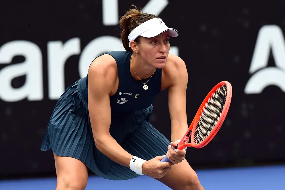 Luisa Stefani disputa partida de tênis no SP Open 2026 durante competição realizada no Parque Villa-Lobos, em São Paulo.