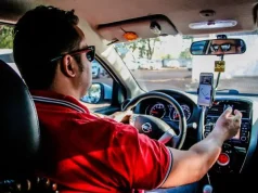 Dados do IBGE mostram que 2 milhões de pessoas trabalharam por plataformas digitais em 2025, sendo 1,2 milhão no transporte de passageiros.