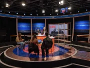 Estúdio da RedeTV! reúne criadores e equipe de produção em transmissão da L’Oréal Paris durante a Paris Fashion Week 2026.