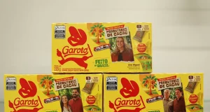 Caixas de chocolate Garoto Edição Especial Produtores de Cacau, da linha Feito de Brasil, destacam os produtores brasileiros de cacau Ana Rigoni, Euandro Guimarães e Rosana Pandolfo, Wellington Menelli e Willian Menelli.