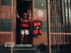 Campanha publicitária da Lubrax com torcedor do Flamengo na entrada de uma residência, exibindo a camisa rubro-negra com a marca Lubrax estampada no peito.