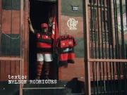 Campanha publicitária da Lubrax com torcedor do Flamengo na entrada de uma residência, exibindo a camisa rubro-negra com a marca Lubrax estampada no peito.