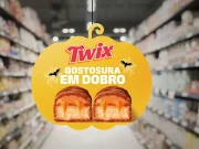 Marca aposta em decoração temática e exposição especial para ampliar a visibilidade dos produtos durante o mês de outubro.