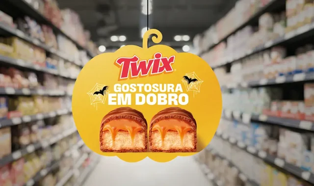 Twix entra no clima de Halloween Marca aposta em decoração temática e exposição especial para ampliar a visibilidade dos produtos durante o mês de outubro.