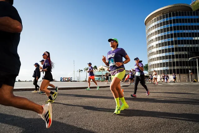 Netshoes Run reúne mais de 4 mil corredores e pinta Recife de roxo Netshoes Run reúne mais de 4 mil corredores no Recife e encerra a temporada 2026 do circuito, com retorno confirmado para 2027.